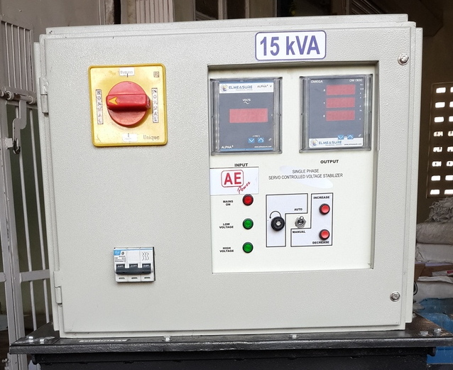 Servo-Controlled Voltage Stabilizer